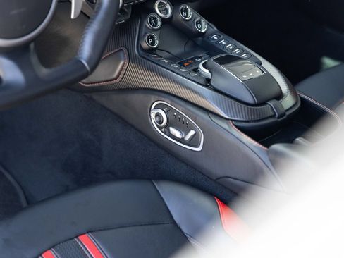 Used 2019 Aston Martin V8 Vantage Coupe RWD image 23