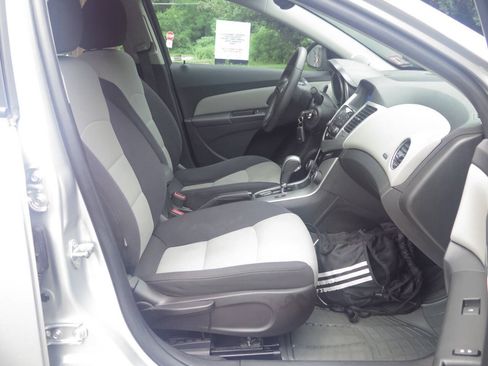 Used 2015 Chevrolet Cruze LS FWD image 10