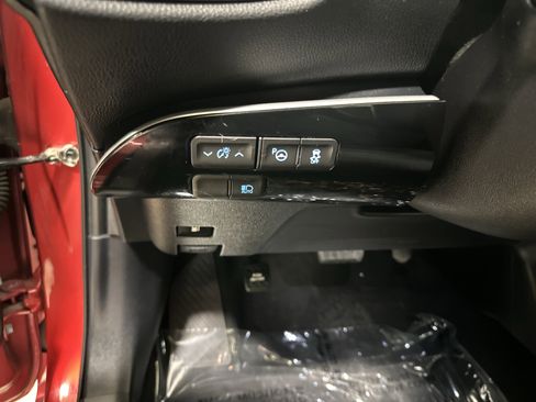 Used 2018 Toyota Prius Three image 37
