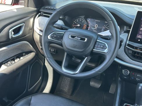 Used 2024 Jeep Compass Latitude AWD/4WD image 16
