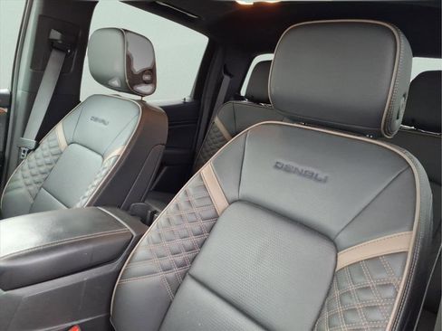 Used 2023 GMC Canyon Denali image 14