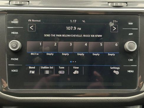 Used 2018 Volkswagen Tiguan SEL Premium w/ R-Line Package AWD/4WD image 19