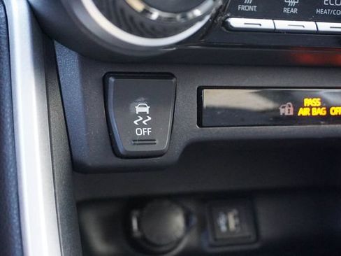 Used 2025 Toyota RAV4 XLE AWD/4WD image 22