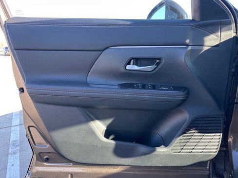 New 2026 Nissan Kicks SR w/ Cold Weather Package image 13