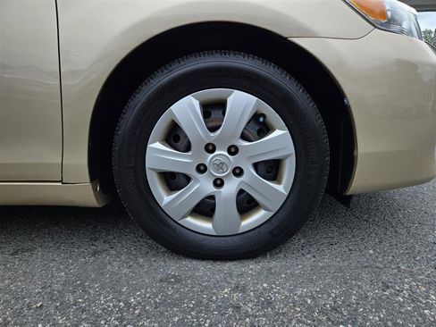 Used 2010 Toyota Camry LE image 13