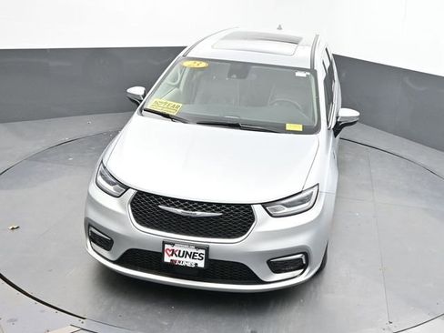 Used 2023 Chrysler Pacifica Limited image 42