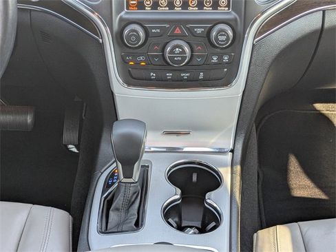 Used 2018 Jeep Grand Cherokee Limited image 18