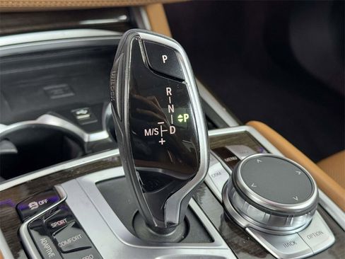 Used 2022 BMW 750i xDrive image 29