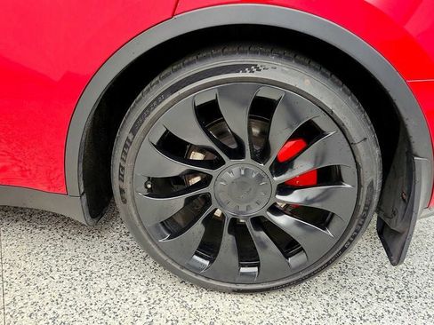 Used 2023 Tesla Model Y Performance image 9
