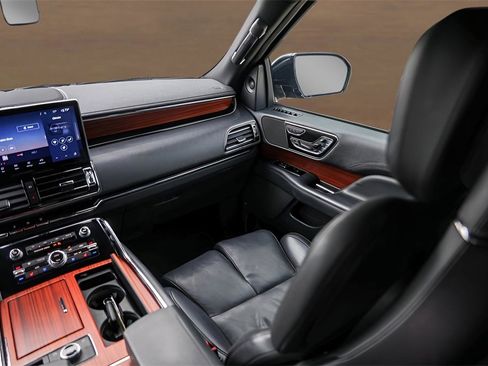 Used 2024 Lincoln Navigator Reserve image 28