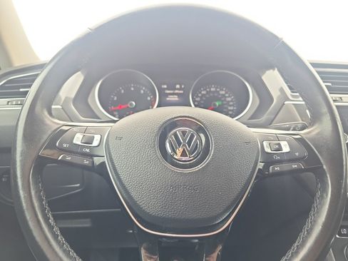 Used 2018 Volkswagen Tiguan SE FWD image 17