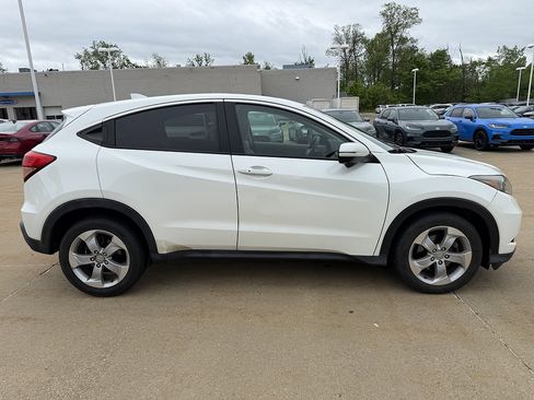 Used 2016 Honda HR-V EX image 3
