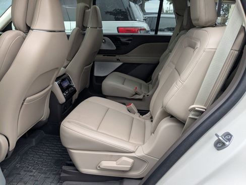 Used 2023 Lincoln Aviator Reserve w/ Equipment Group 201A image 17