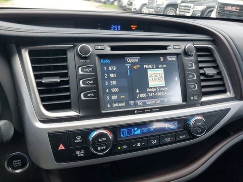 Used 2016 Toyota Highlander XLE AWD/4WD image 26