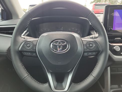 Used 2025 Toyota Corolla Cross LE FWD image 23