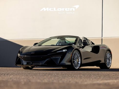 Used 2025 McLaren Artura Spider image 4