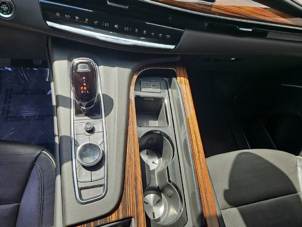 Used 2022 Cadillac Escalade ESV Premium Luxury AWD/4WD image 12