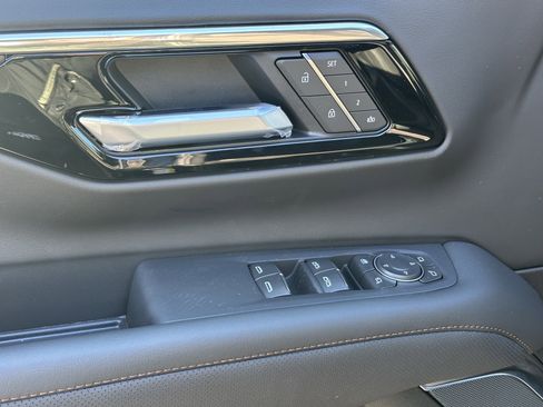New 2026 Chevrolet Suburban High Country AWD/4WD image 12