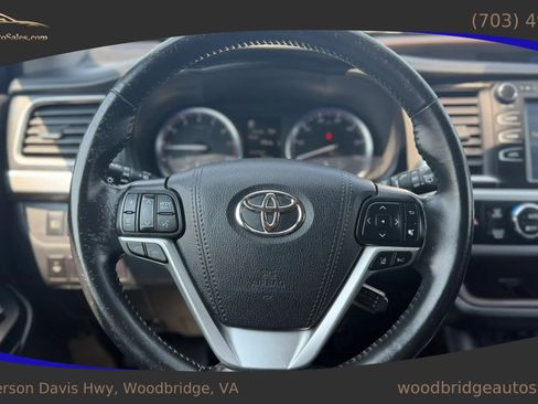 Used 2017 Toyota Highlander XLE AWD/4WD image 23
