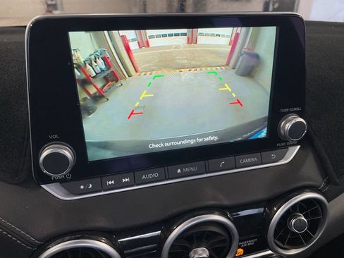 Used 2025 Nissan Sentra SV FWD image 8