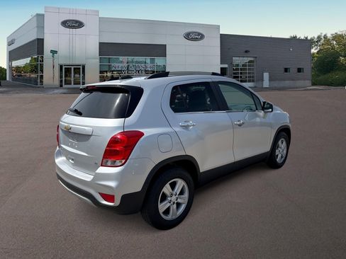 Used 2020 Chevrolet Trax LT w/ LT Convenience Package FWD image 11