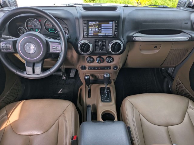 Used 2017 Jeep Wrangler Unlimited Sahara w/ Connectivity Group AWD/4WD image 14