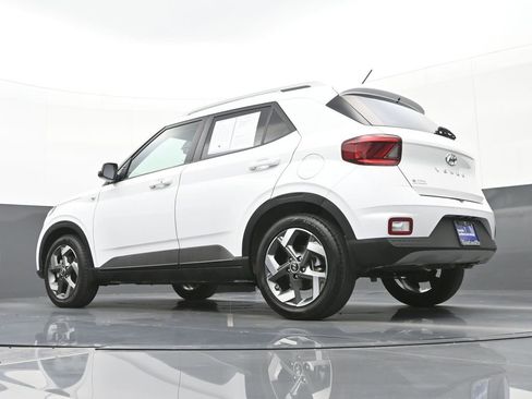 Certified 2024 Hyundai Venue SEL FWD image 41