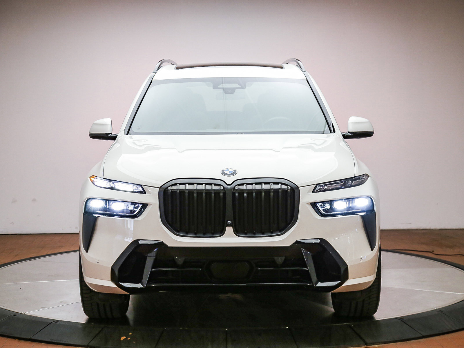 Used 2024 BMW X7 xDrive40i w/ M Sport Package AWD/4WD image 2