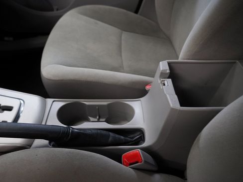 Used 2013 Toyota Corolla LE image 19