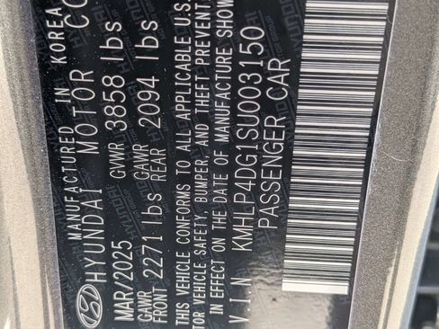Used 2025 Hyundai Elantra Limited FWD image 19