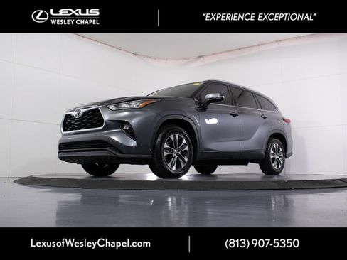 Used 2020 Toyota Highlander XLE FWD image 12