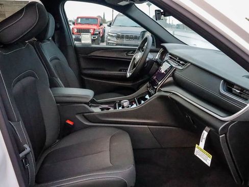 New 2025 Jeep Grand Cherokee L Laredo w/ Luxury Tech Group I image 18