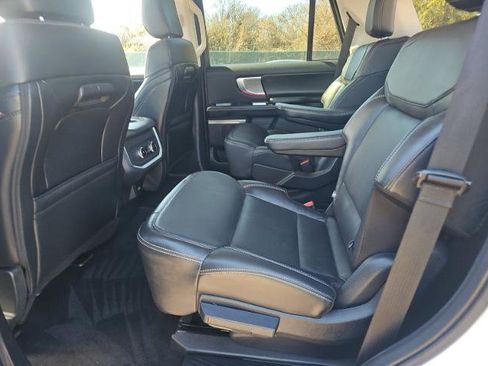 Certified 2025 Ford Expedition Platinum image 6