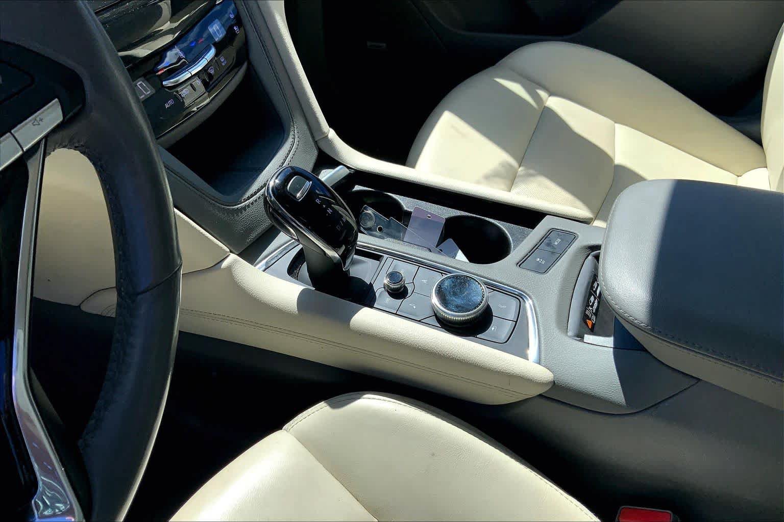 Used 2023 Cadillac XT6 Premium Luxury w/ Technology Package FWD image 16