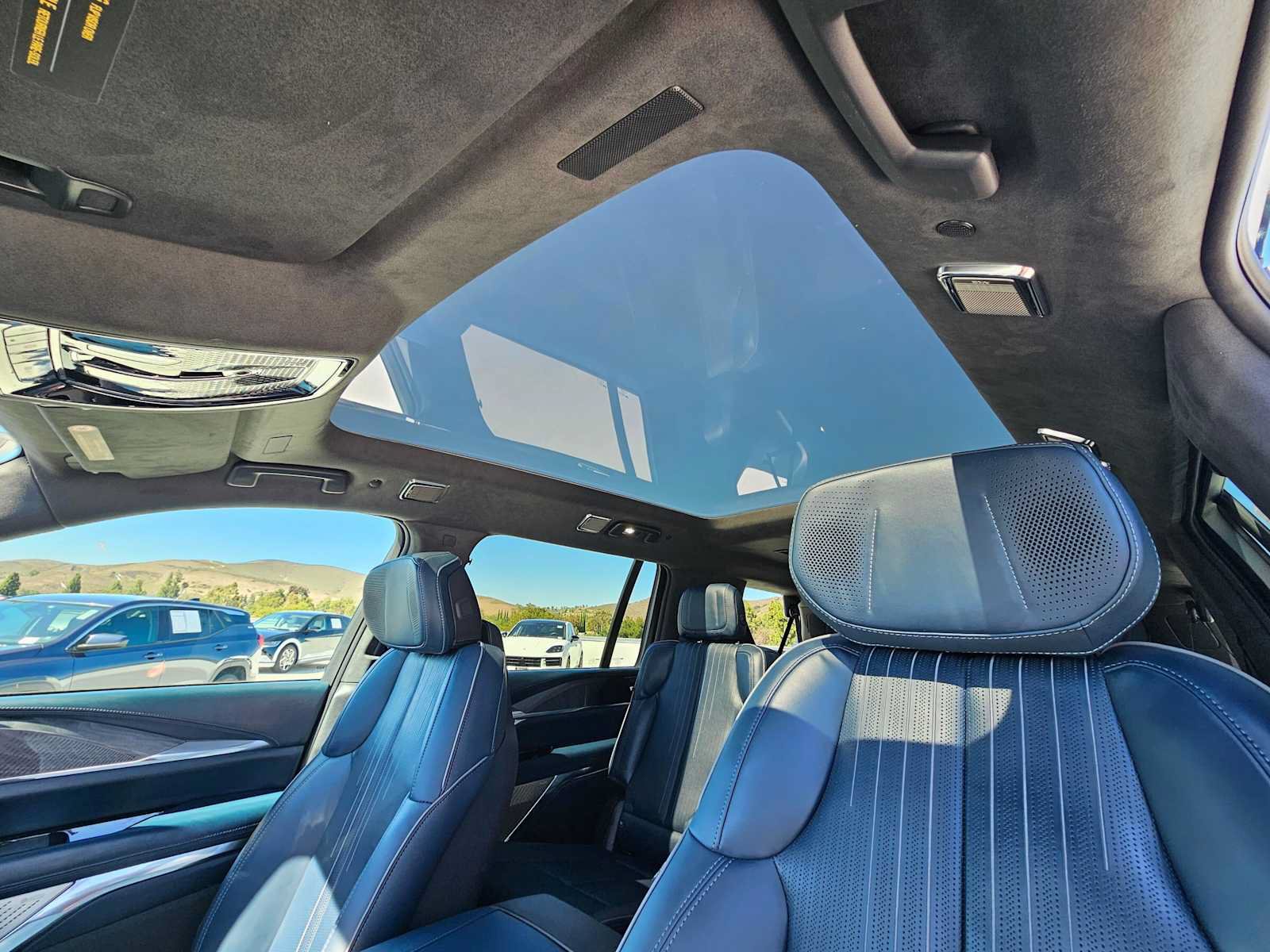 New 2026 Cadillac Escalade IQL Sport 2 w/ LPO, ONYX Package AWD/4WD image 25