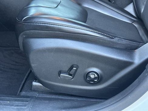 Used 2019 Jeep Cherokee Latitude Plus image 11