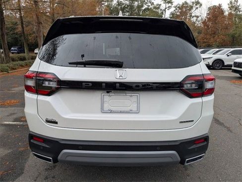 New 2025 Honda Pilot Touring image 7