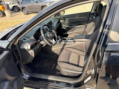 Used 2024 Nissan Altima 2.5 SV FWD image 19