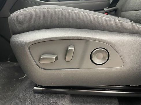 New 2026 Chevrolet Traverse LT w/ Driver Confidence Package AWD/4WD image 9