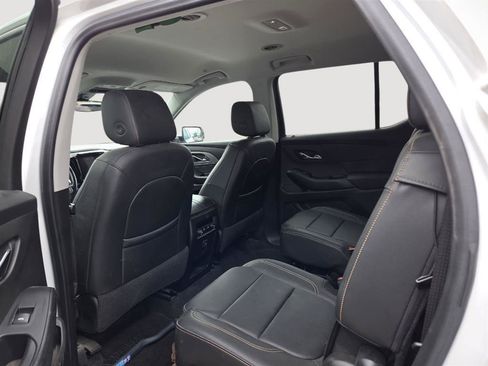 Used 2020 Chevrolet Traverse LT w/ Driver Confidence II Package AWD/4WD image 3