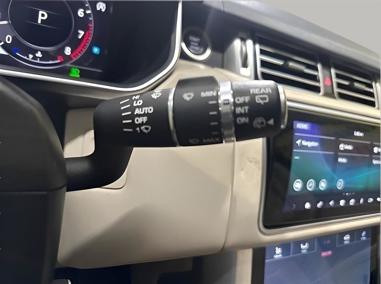 Used 2019 Land Rover Range Rover Long Wheelbase Supercharged AWD/4WD image 15