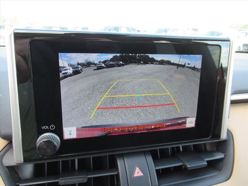 Used 2023 Toyota RAV4 LE image 27