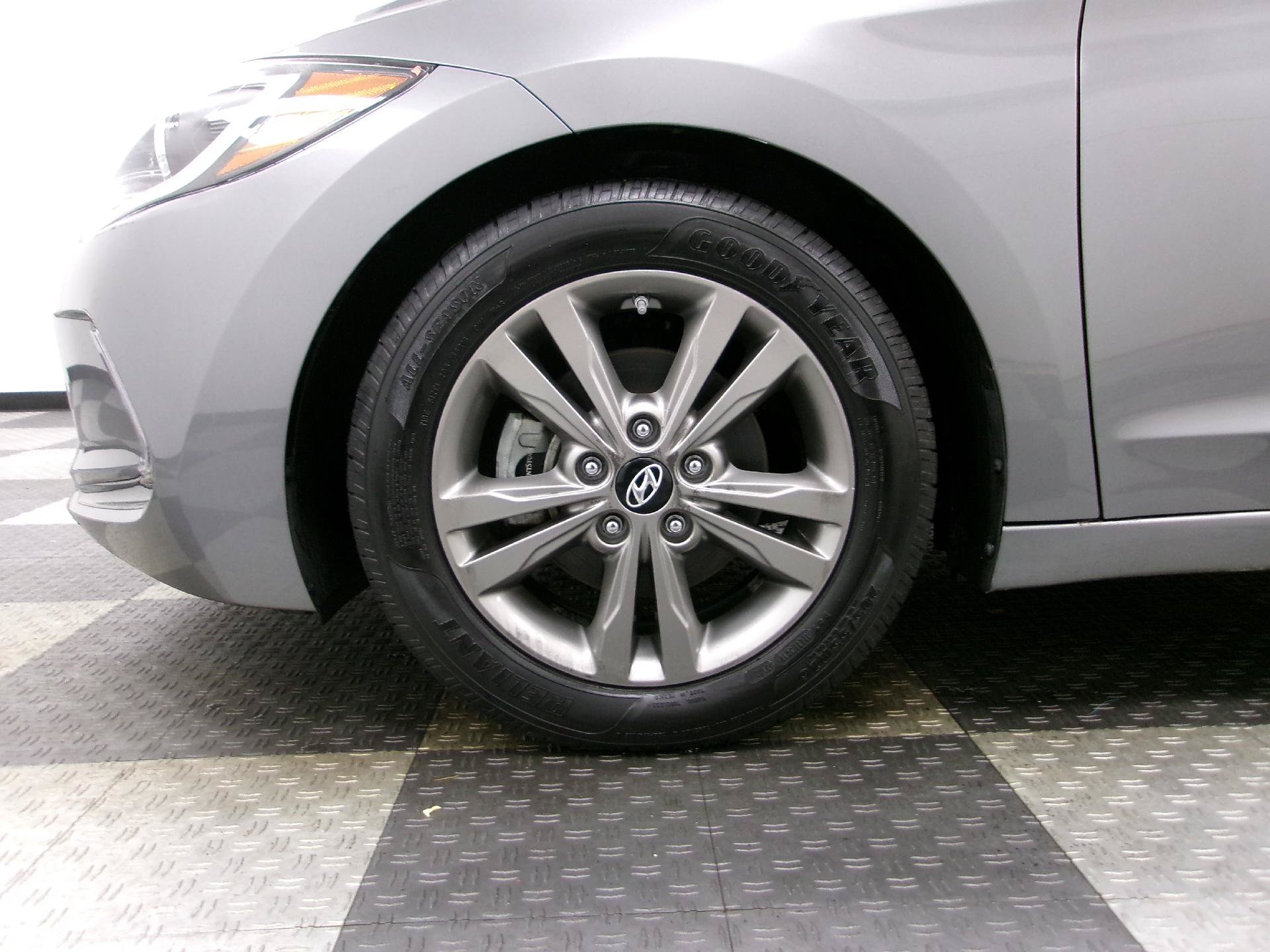 Used 2018 Hyundai Elantra Value Edition FWD image 17
