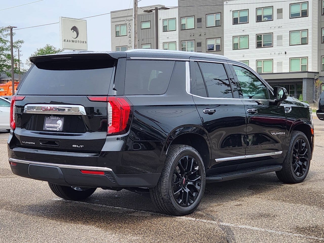 Used 2022 GMC Yukon SLT w/ SLT Premium Package AWD/4WD image 11