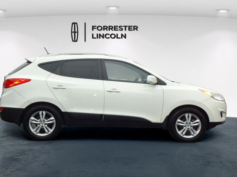 Used 2011 Hyundai Tucson GLS image 2