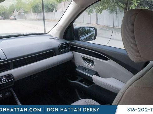 Used 2023 Honda Pilot LX image 16
