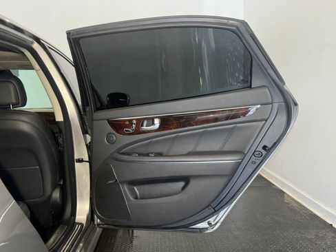 Used 2012 Hyundai Equus Signature RWD image 33