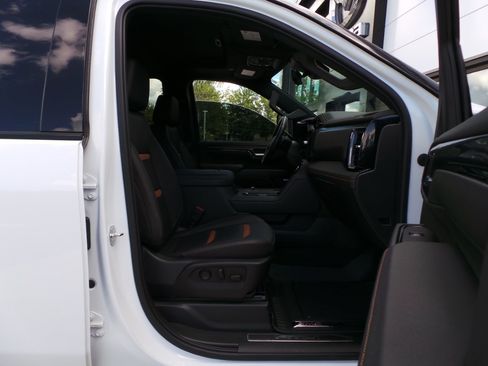 Used 2024 GMC Sierra 2500 AT4 w/ AT4 Premium Plus Package AWD/4WD image 45