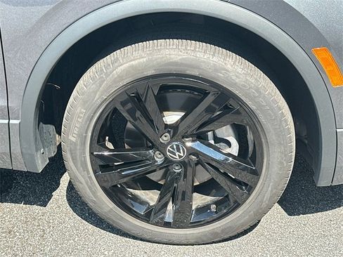 Certified 2024 Volkswagen Tiguan SE R-Line image 12