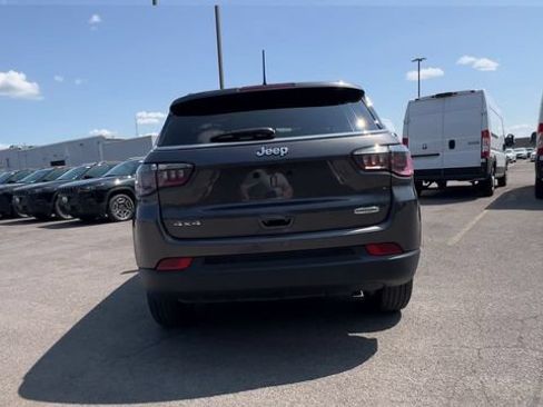 Used 2022 Jeep Compass Latitude w/ Convenience Group AWD/4WD image 7